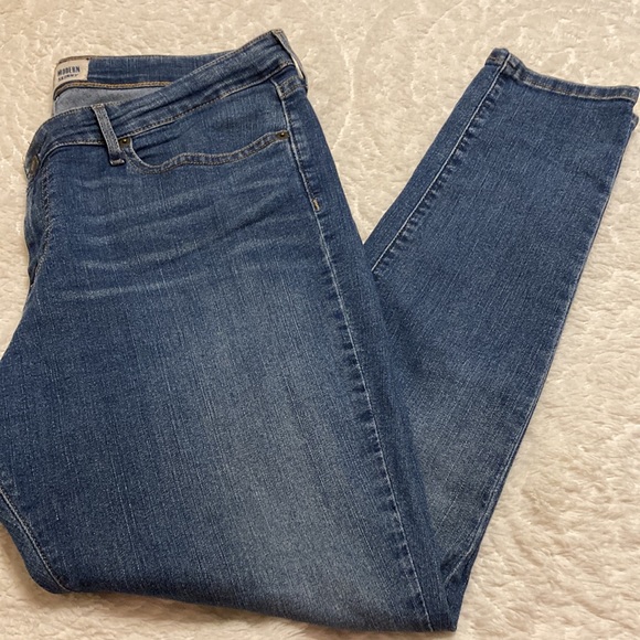 Women’s Plus Size Levi Signature Jeans. Size 18 M - Picture 2 of 6